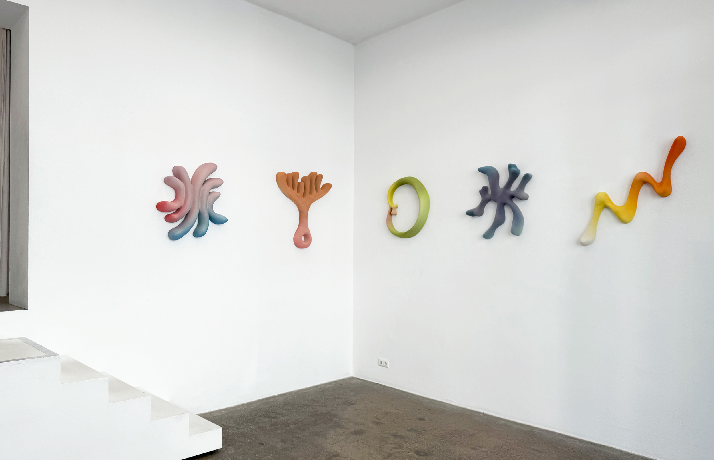 RoxyLeeYY-installation-view-The-Stages-of-Finding-2