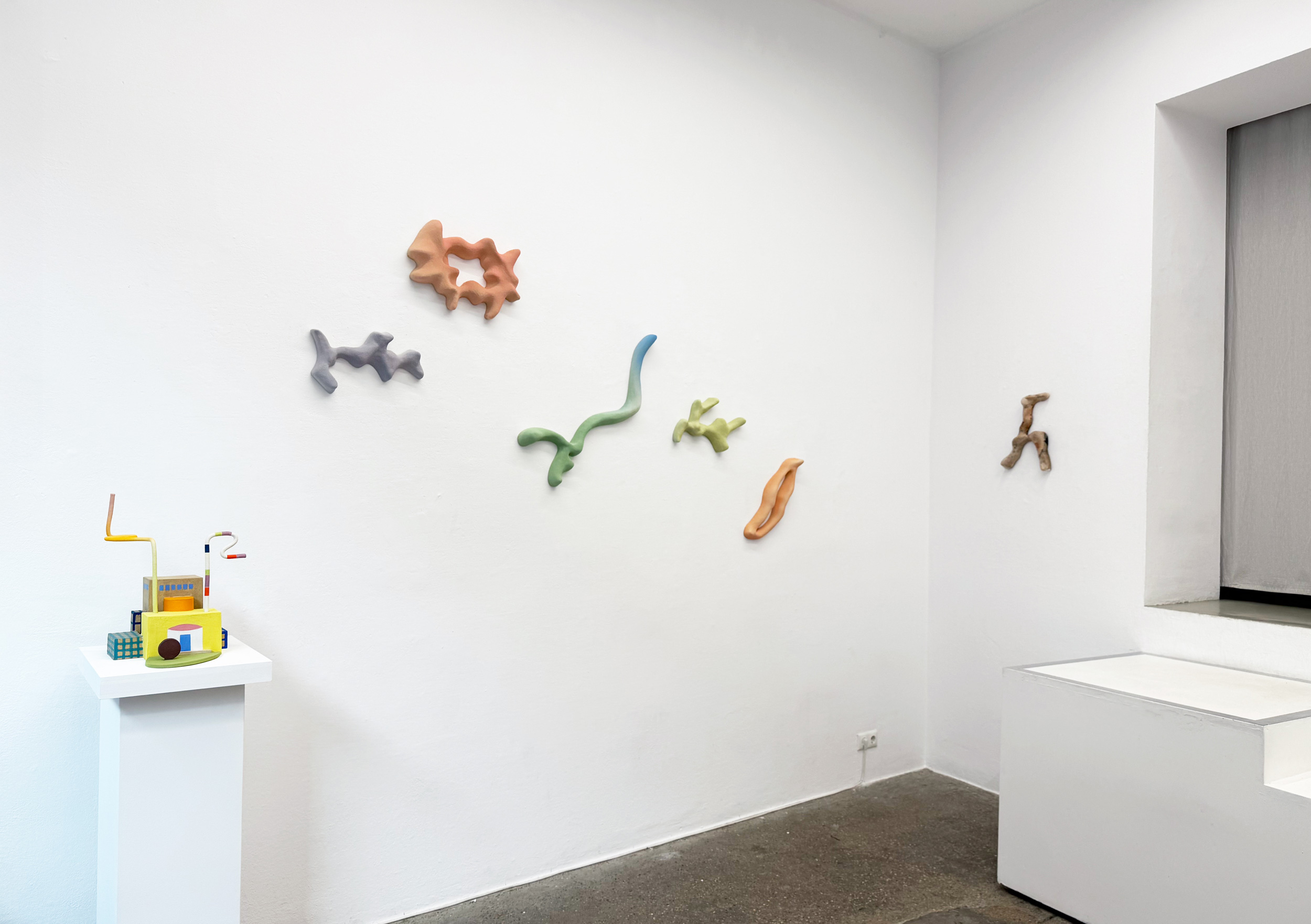 RoxyLeeYY-installation-view-The-Stages-of-Finding-3